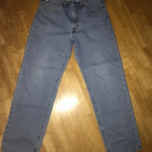 Levis Jeans  - Säljer mina Levis jeans. Som oanvända. Stl 33. Är 188 och sitter perfekt. 