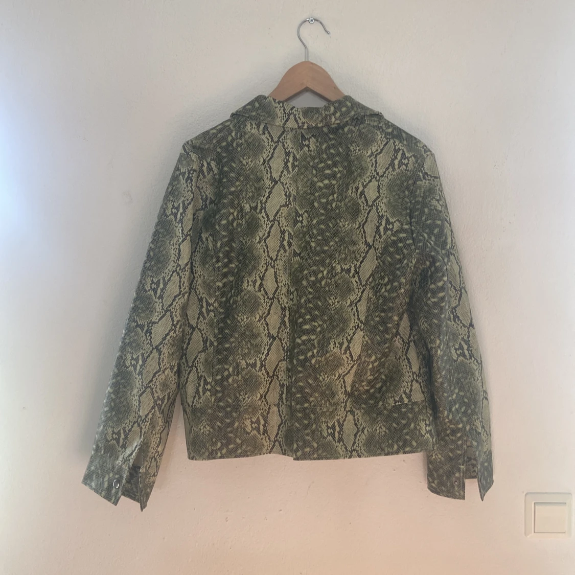 Jacka fake ormskinn - 91