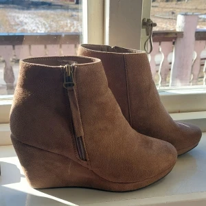 Jätte jätte fina skor🩷 - Ett par klack skor som knappt är använda och så fina🤩