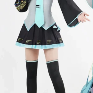 miku cosplay  - säljer min miku cosplay för den kommer inte till användning, allt ingår förutom peruk, ena handsken har tyvärr ett hål men kan fixas och tröjan har en liten liten svart fläck, kan försöka fixa men vet ej om de går❤️ hör av vid frågor ❤️❤️