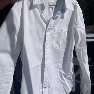 skjorta från Hampton Republic i fint skick 🤍 säljs då den blivit för liten köpt för 1500kr kan strykas innan ivägskick 