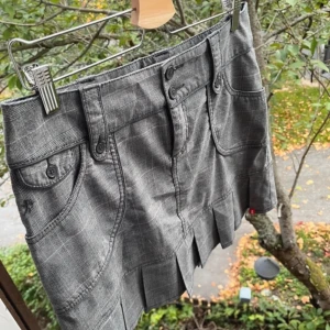 Grå y2k skirt - Favokjol, tyvärr lite för stor💔XL passar även L