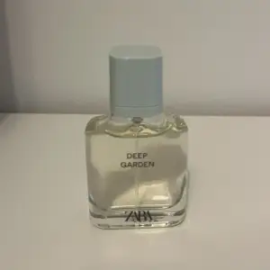 En oandvänd parfym från zara Köpt för: 100kr