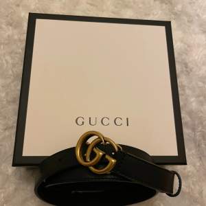 Oanvänt Gucci bälte, kvitto finns. Köpte till tjejen när hon tog student men hon har aldrig använt det sorgligt nog så därav säljs det. Säljes för 2399 och i butik kostar det just nu 4000kr så nästan halva priset. 