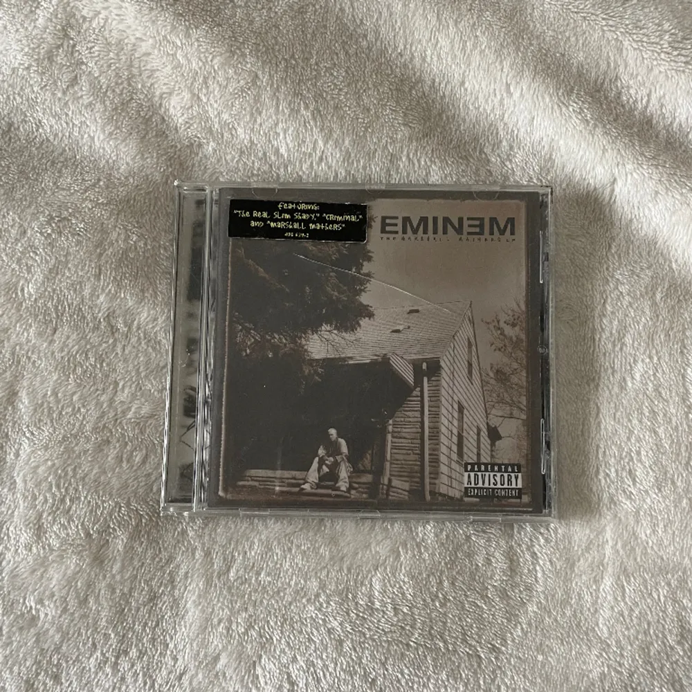 En eminem cd skiva. Säljer pga att den inte används. Köparen står för frakt och pris kan diskuteras❣️säljer andra och fler cd skivor på min plick så kolla det:). Accessoarer.