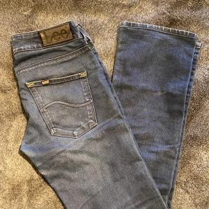 Lee jeans  - Bootcut lowwaist jeans! Mycket fina, som nya! Till ett bra pris💕