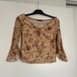 söt blus - Söt blus som passar S/M💕 Mycket bra skick