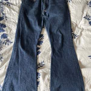Super fina Levis jeans som har blivit för små 💋skriv för mått