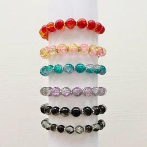 Armband (styck pris) - 🫶🏼 Nytt armband görs vid varje köp!Handgjord av oss Finns i många olika färger   Går att designa ett eget smycke  Köp sker via DM eller vår hemsida ❤️ 