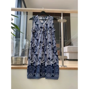 Klänning från HappyHolly - Sval sommarklänning i storlek 40/42