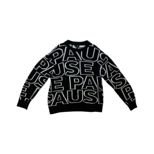 Stickad sweatshirt  - Tröjan är inte grovt stickad, storleken är L men sitter mer som XL! Skick: 10/10! Skriv om du har frågor eller vill se fler bilder 🕸️