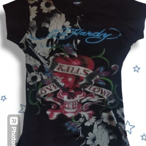 Ed hardy - Vintage Ed Hardy love kills slowly. Alla kristaller är kvar.