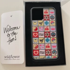 Mobilskla från wildflowercases - Original Wildflower case  Ipgone 12 pro max  Nytt 