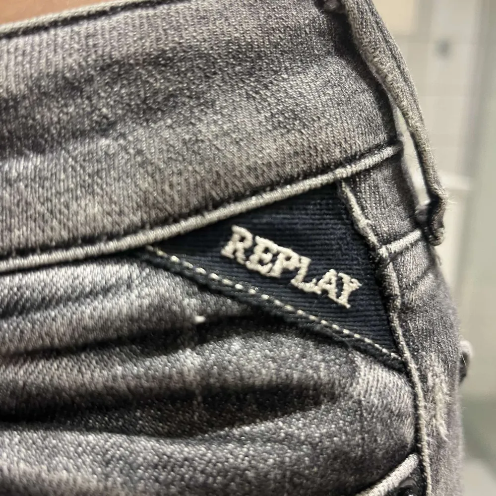 Mina älskade replay jeans😍😩 är för små tyvärr.. köpte för 2000kr. Jeans & Byxor.