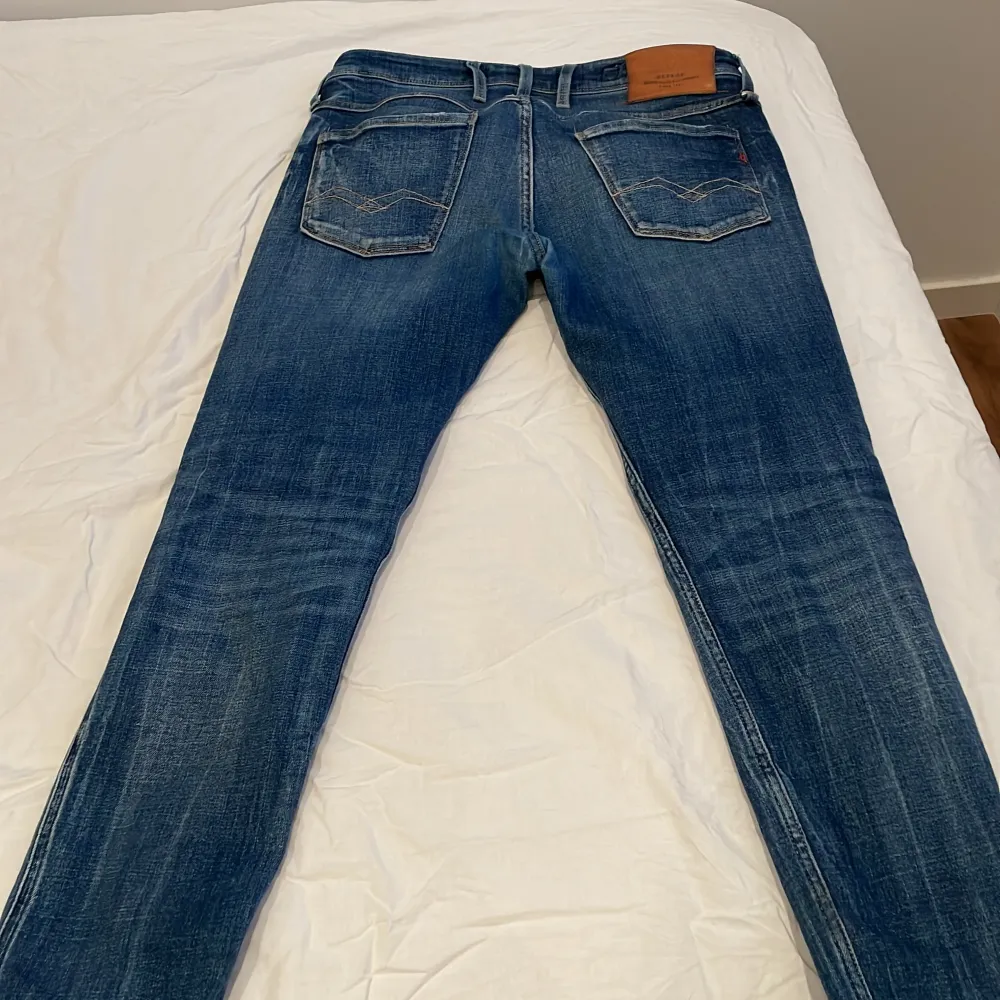 rätt använda med slitningar men har definitivt massa användningar kvar  storlek 30 30. Jeans & Byxor.