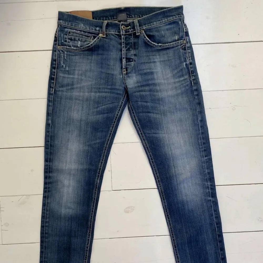 Riktigt feta Dondup George jeans i strl 34. Säljer eftersom de är lite för små för mig. Bra skick 9/10. Priset kan diskuteras.. Jeans & Byxor.