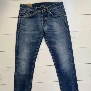 Riktigt feta Dondup George jeans i strl 34. Säljer eftersom de är lite för små för mig. Bra skick 9/10. Priset kan diskuteras.