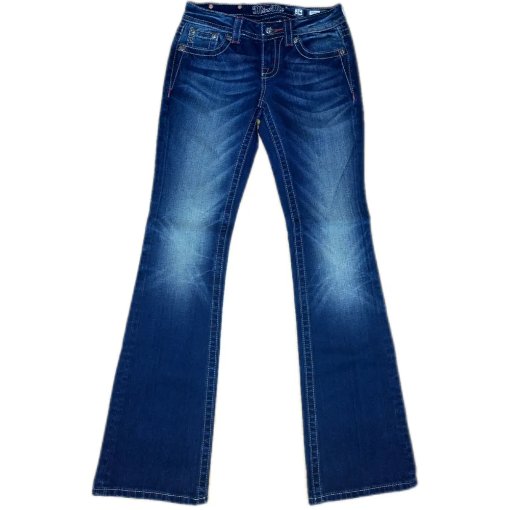 Miss Me jeans i modellen ”JP5913B/boot” midjemåttet rakt över är 38cm. Ytterbenet 104cm och innerbenet 84cm. Jeansen är som helt nya. Kontakta vid intresse!. Jeans & Byxor.
