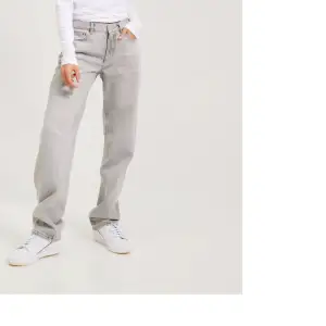 Säljer dessa jeans från Gina i storlek 38! Säljer eftersom dom aldrig används, använda 1 gång så de är i nyskick!!🤍🤍 Skriv för fler bilder🌟