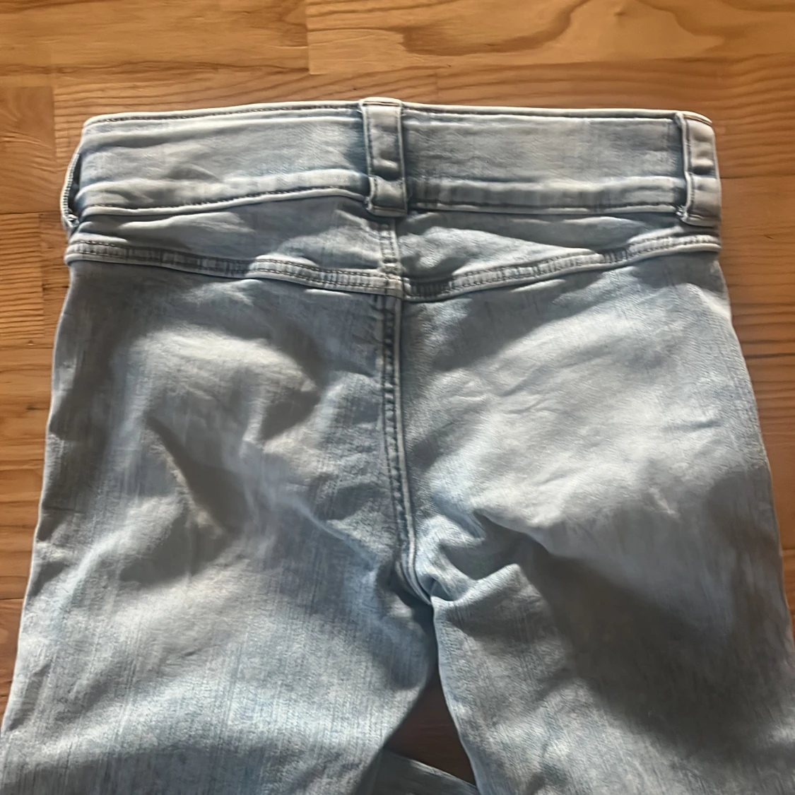 ljusblå lågmidjade jeans - 91