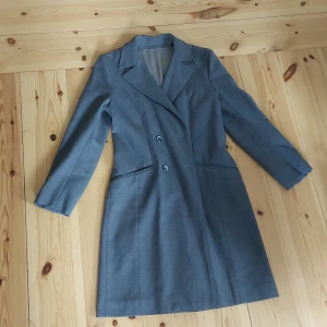 Rock - Stl. 36. Gott skick, utan fläckar. 