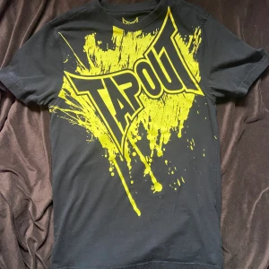 Tapout tröja - Snygg tapout tröja i storlek S 