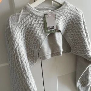 Bolero - Helt oanvänd, ish ljusblå, supermjuk bolero/kofta från H&M