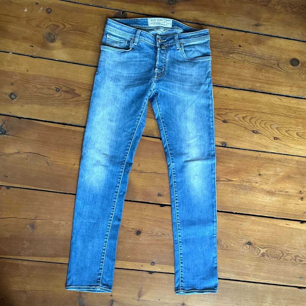 Ett par Jacob Cohen jeans i bra skick. Storleken är W32. Vid fler frågor/bilder kom privat. . Jeans & Byxor.