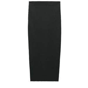 Kjol zara - Säljer denna snygga ribbade kjolen från zara. Endast använd ett fåtal gånger och är som i nyskick.