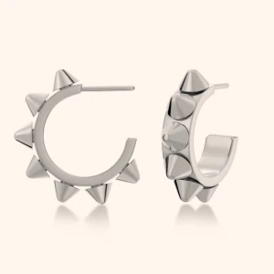 Edblad örhängen  - Säljer mina peak Edblad örhängen då dom inte kommer till användning längre. Så gott som nya, bra skick. Ordinarie pris: 400kr därav nypris 