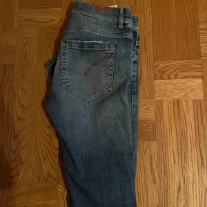 Dondup jeans - Storlek 33 Använda Max 5 gånger Som nya! George skinny fit Nypris 3299kr Mitt pris 1399kr