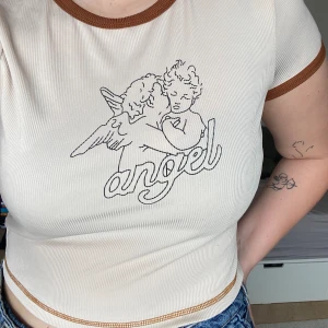 T-shirt - Knappt använd.