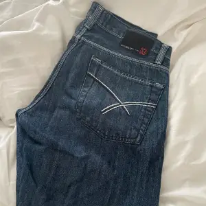 Vintage jeans köpta second hand! Så snygga fickor, storleken är 38 skulle jag säga 
