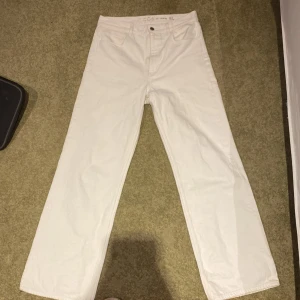 Vita cos jeans - Vita jenas från cos, ny skick, storlek 29