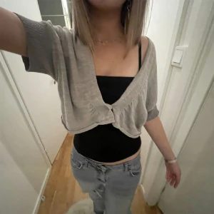 Grå stickad kortärmad bolero - Bra skick Strl S