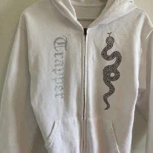 Made by trapper zip - Säljer min made by trapper zip då jag aldrig använder den. 