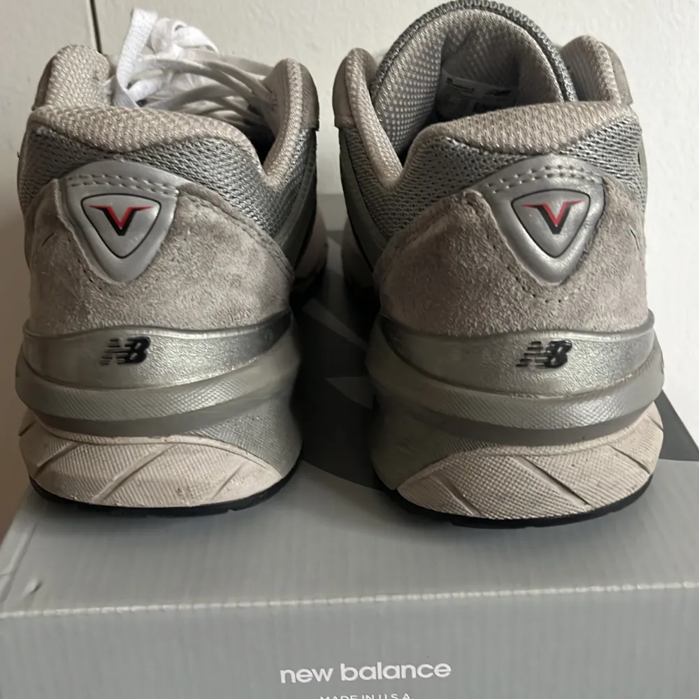 New balance 990 v5. Bra skick. Fråga om ni undrar något. Nypris ca 2500 Box finns.. Skor.