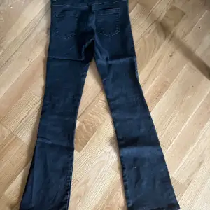 Svarta boot cut jeans från zalando/only