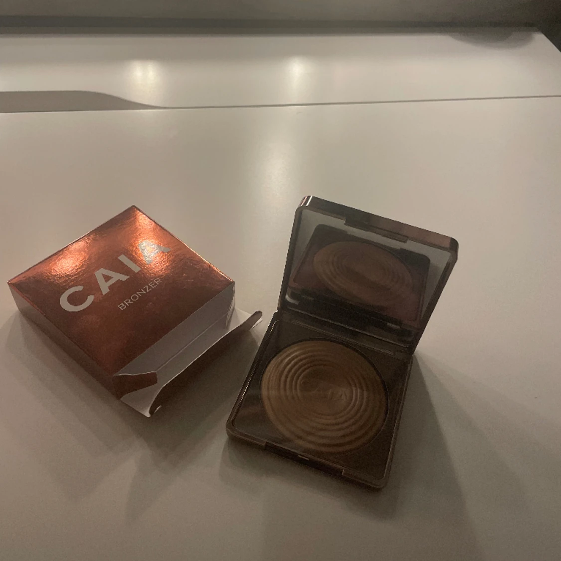 Caia bronzer