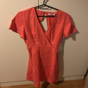 Klänning  - Supersöt klänning från NA-KD som tyvärr aldrig kom till användning 🩷