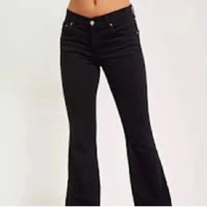 Jeans  - Svart jeans från Gina som knappt är använda💕nypris 500 och är helt i nyskick 