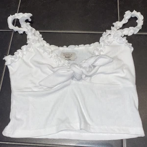 Linne - Ett kort  gulligt linne från NA-KD. Aldrig använt