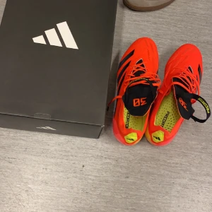 Nya predator 43 1/3 - Använda en gång. Skicka 10/10  Köpta för 3299 på unisport. 