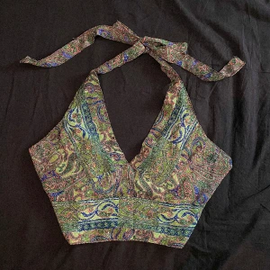 Linne - Ett fint linne med knytdetalj. Köpte utomlands för några år sedan. Superskönt och perfekt till sommaren! 