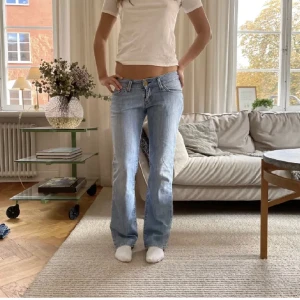 Lågmidjade jeans - Säljer vidare dom här sååå fina lågmidjade Lee jeansen då dom tyvär inte passade mig💔inte mina bilder! 