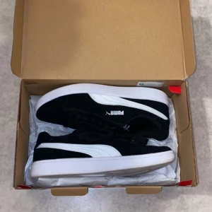 Sneakers Puma Smash v2 - Använda 1 gång.