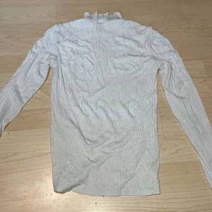 Vit Turtleneck ribbad - Mycket bra skick 
