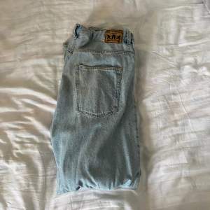 Sweet sktbs jeans Bra skick förutom slitna där nere Storlek XL men passar även L