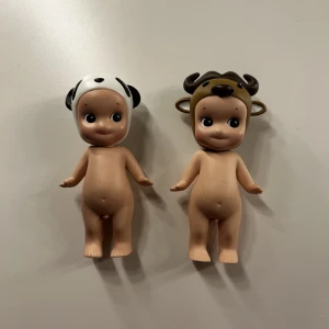 Sonny angel - Säljer dessa 2 Sonny Angel’s då jag hade dem när jag var yngre och har inte framme de längre 💕 En panda och en oxe! Inga defekter! Båda två för 180 🤍