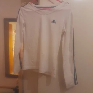 Tröja adidas - Storlek 36 aldrig använd